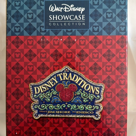 Disney Traditions Jim Shore “Mistletoe Moment” - Picture 5 of 6